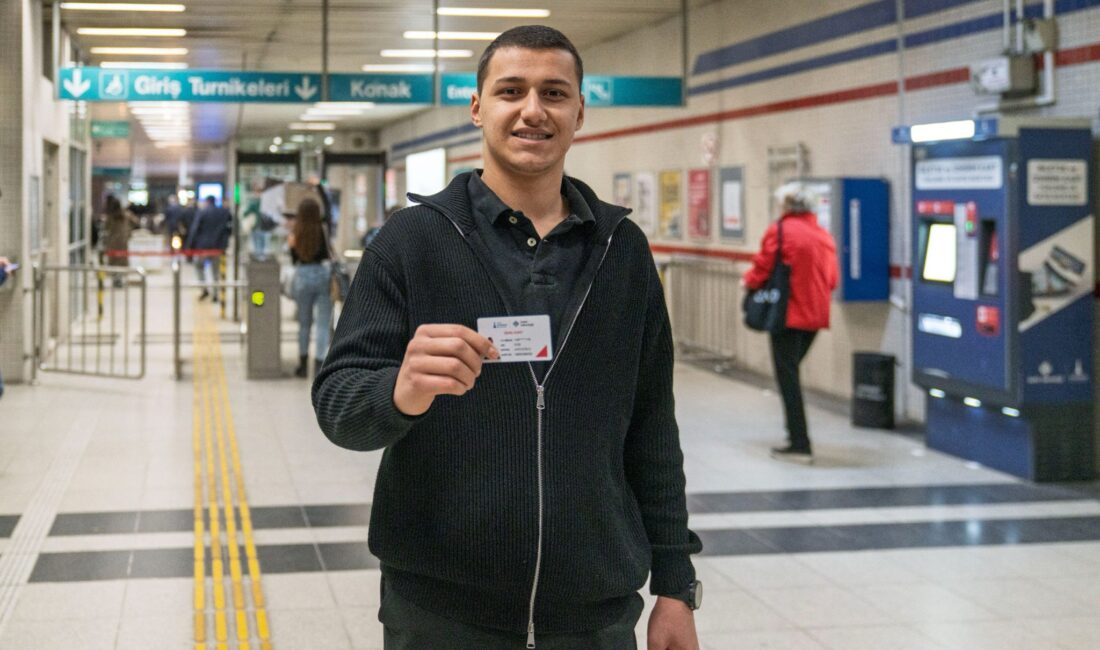 İzmir'de kütüphaneye her gün gitmek zorunda olan, iş arayan veya