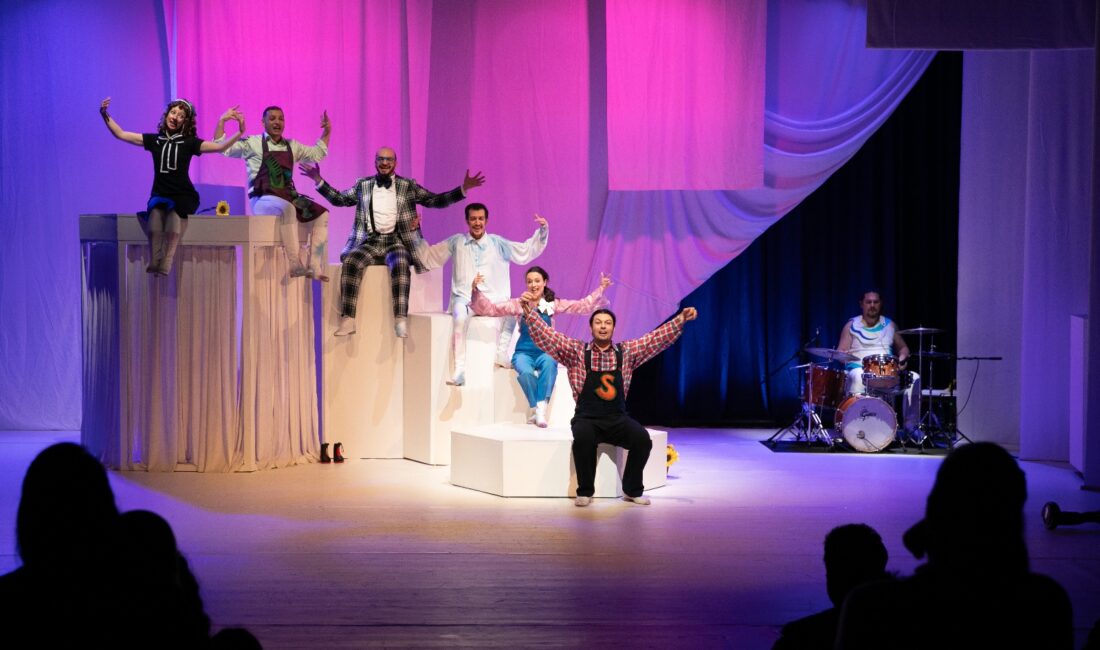 İzmir Büyükşehir Belediyesi Şehir Tiyatroları’nın Cervantes’in klasik eserini çağdaş bir