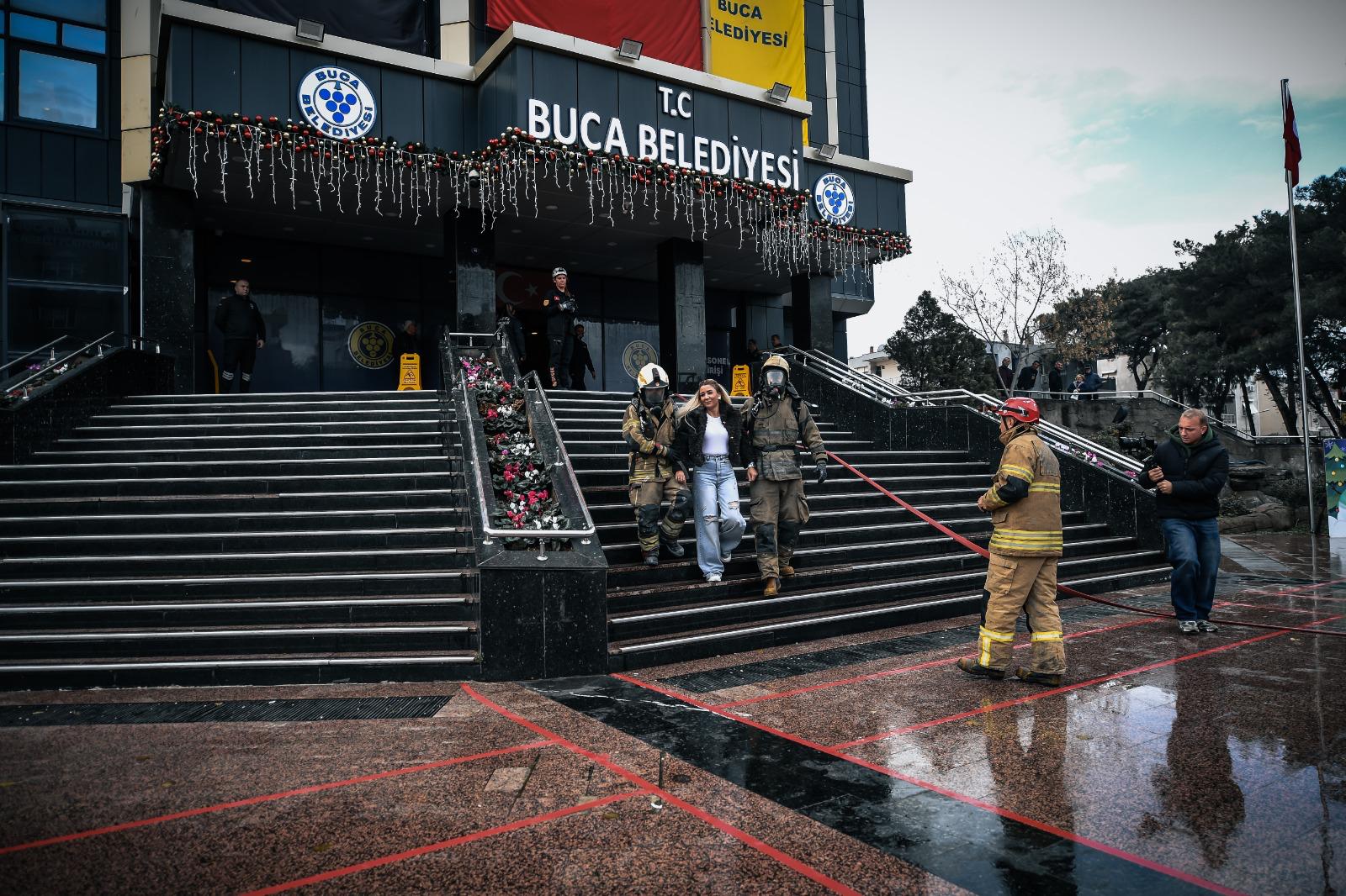 İzmir Büyükşehir Belediyesi İtfaiye Dairesi Başkanlığı ve BUCAKUT ekipleri Buca