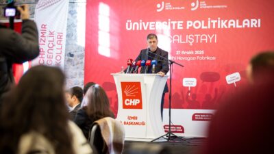 İzmir'de düzenlenen "Üniversite Politikaları Çalıştayı"nda gençlerle buluşan İzmir Büyükşehir Belediye