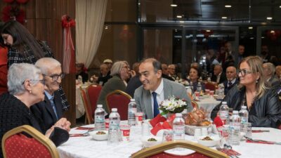 "Yaşlılık bir yalnızlık dönemi değil, hayatın tam içinde olmaktır." Sosyal