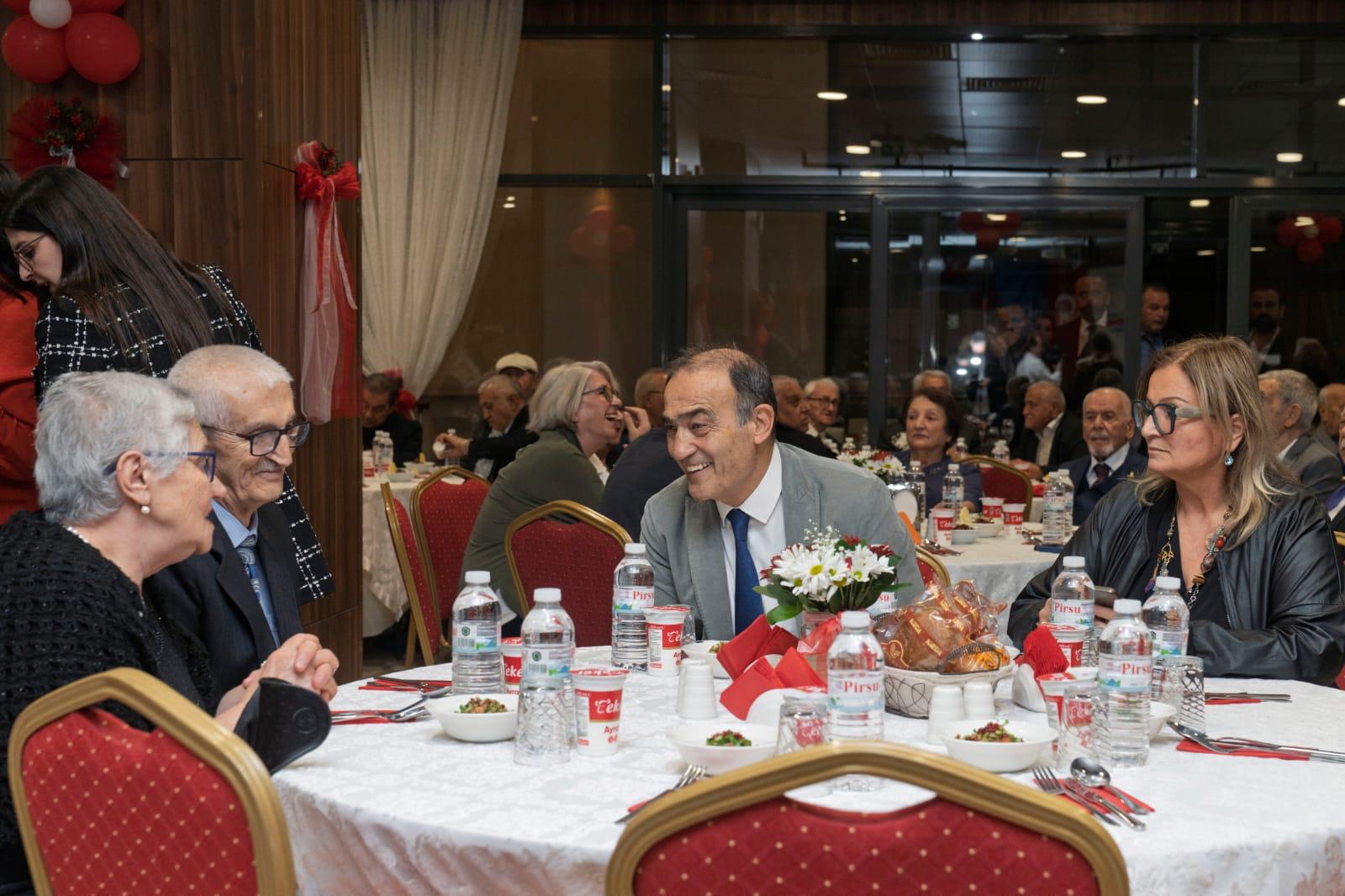 "Yaşlılık bir yalnızlık dönemi değil, hayatın tam içinde olmaktır." Sosyal