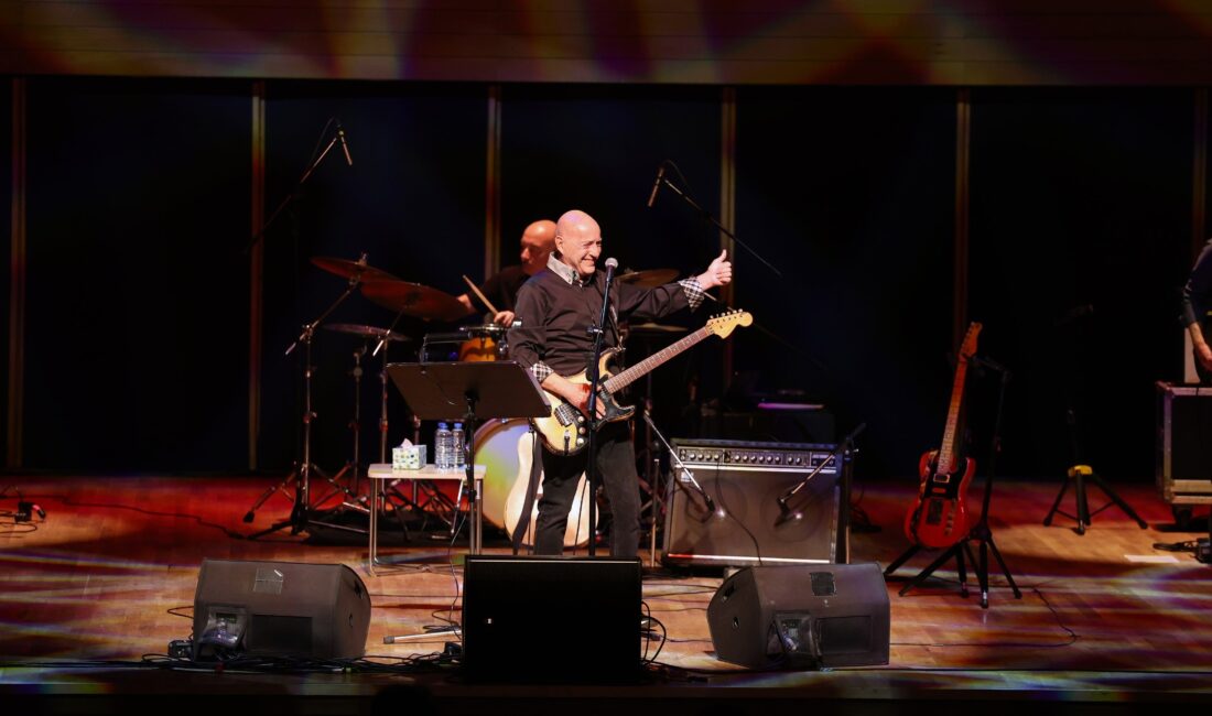 Ünlü pop ve rock grubu MFÖ’nün solistlerinden Fuat Güner, “MFÖ