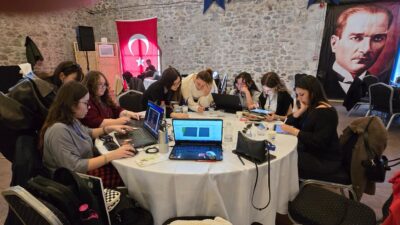 Üniversiteli tasarımcılar, doğa temelli çözümlerle İzmir Alsancak’ı iklim-nötr bir kentsel