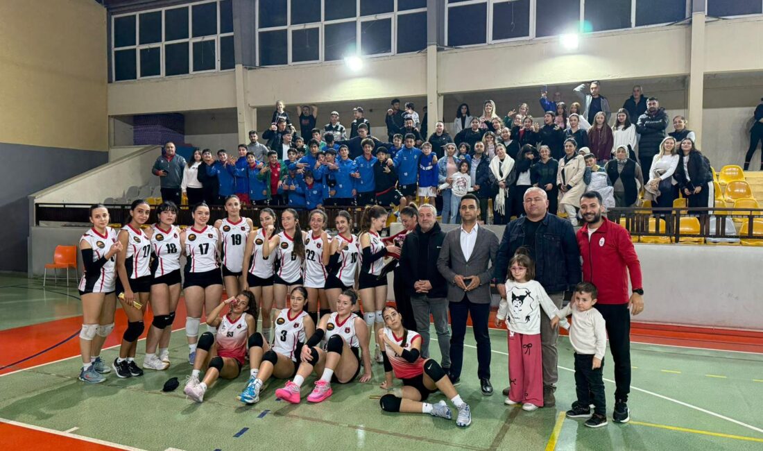 Çiğli Belediyesi Spor Kulübü’nün altyapı voleybol takımları liglerde rüzgar gibi