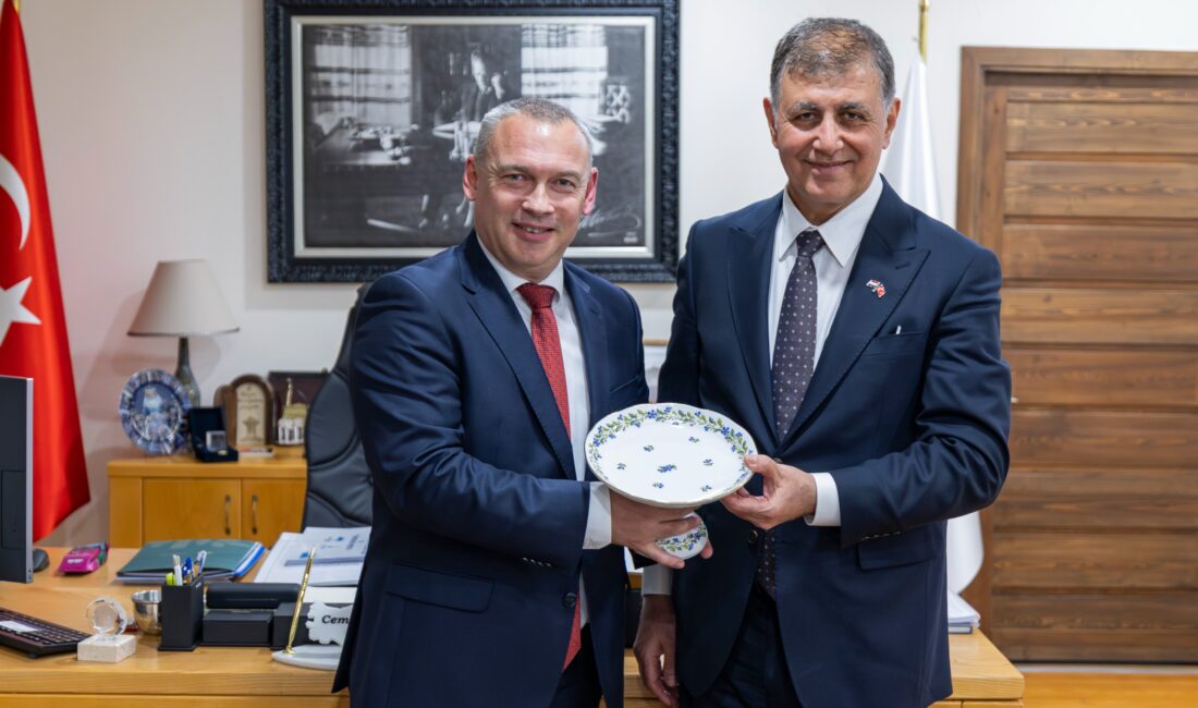 İzmir’in tarihi zenginliği, gastronomisi ve hoşgörüsü Macar diplomatlardan tam not