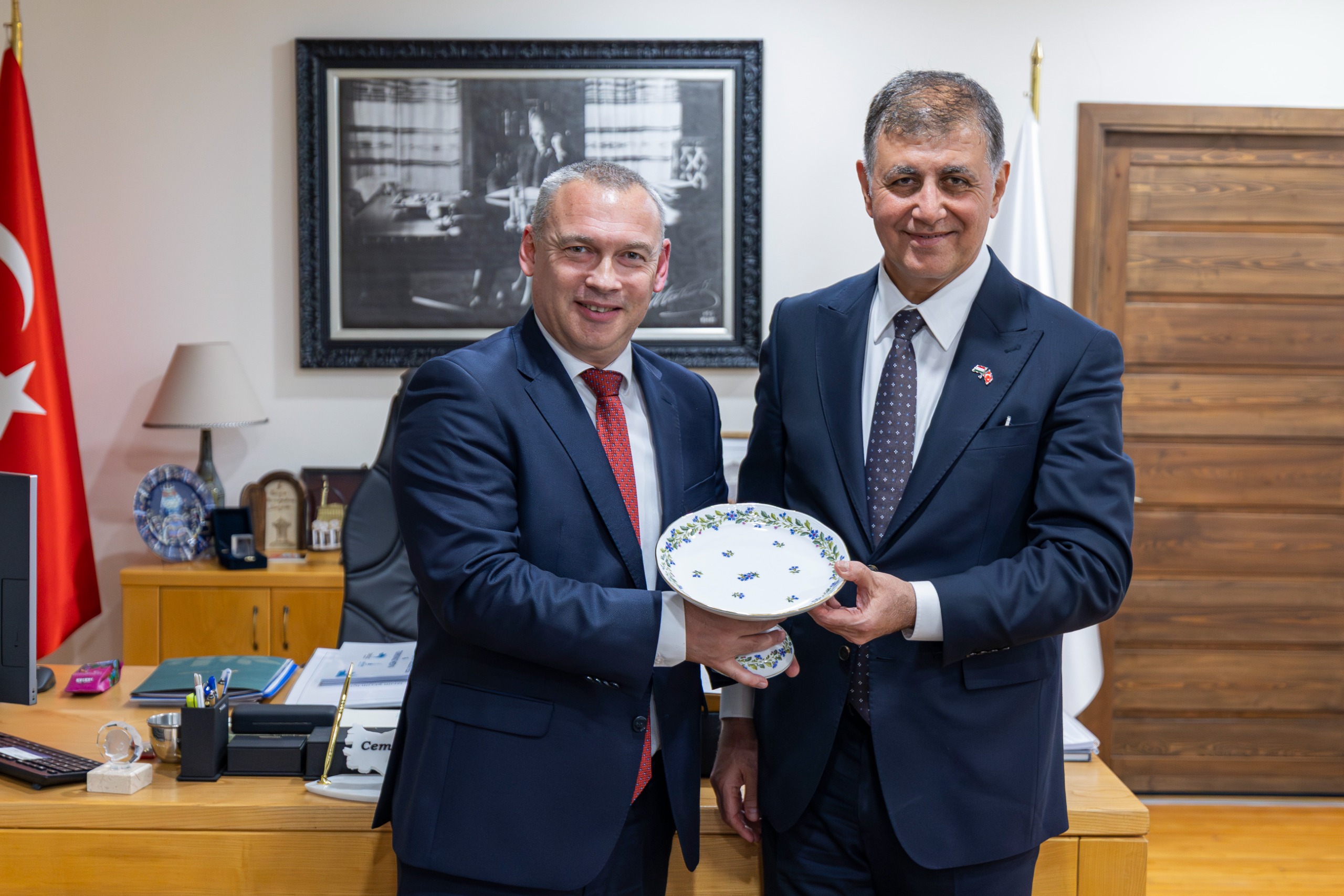 İzmir’in tarihi zenginliği, gastronomisi ve hoşgörüsü Macar diplomatlardan tam not