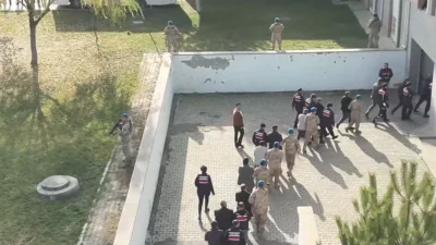 Ankara'da "tefecilik", "yağma" ve "tehdit" suçlarına yönelik düzenlenen operasyonda 20