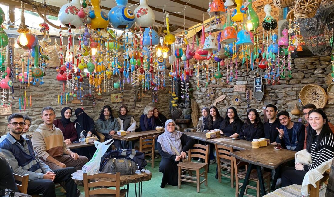 İzmir Büyükşehir Belediyesi, Bakırçay Üniversitesi’nde okuyan öğrencilere yönelik Tire gezisi