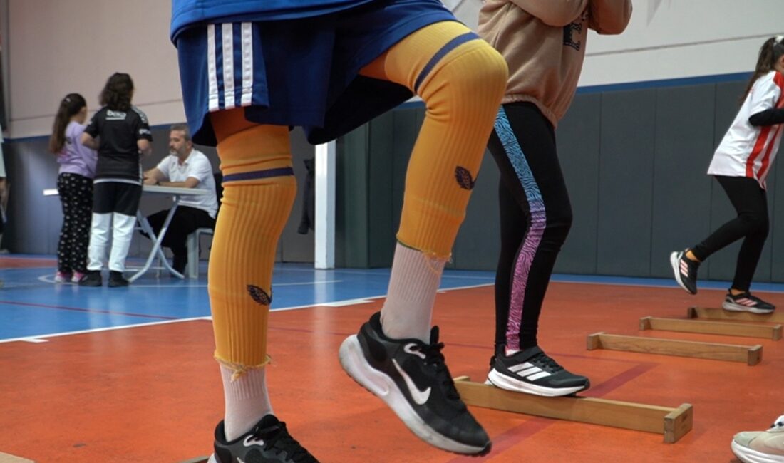 İzmir Büyükşehir Belediyesi'nin 8-10 yaş aralığındaki çocukların 12 farklı branşa