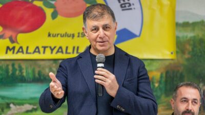 Başkan Tugay’dan toplumsal mesaj: “Dünya yansa bile umursamayın diyenlere itirazım var!” Narlıdere'de düzenlenen Abdal Musa etkinliğinde konuşan Başkan Tugay, günümüzdeki 'yalnızlaşma'