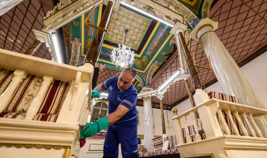 İzmir Büyükşehir Belediyesi'nin 13 yıldır aralıksız sürdürdüğü ibadethane temizliği hizmeti