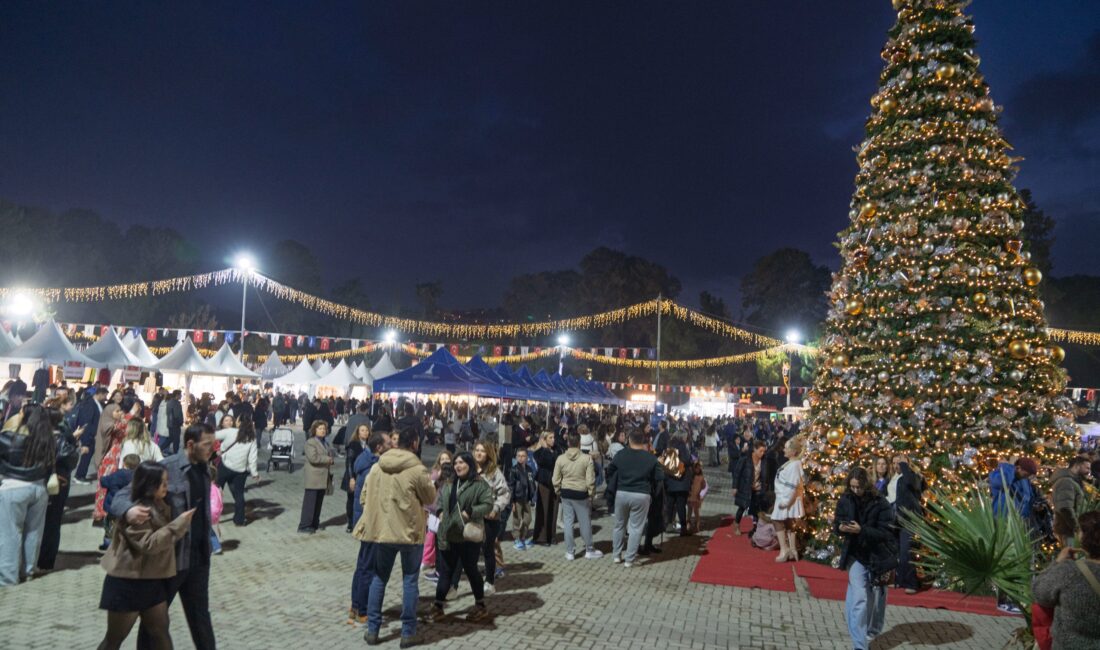 İzmir Büyükşehir Belediyesi tarafından Kültürpark’ta ikinci kez düzenlenen Yeni Yıl