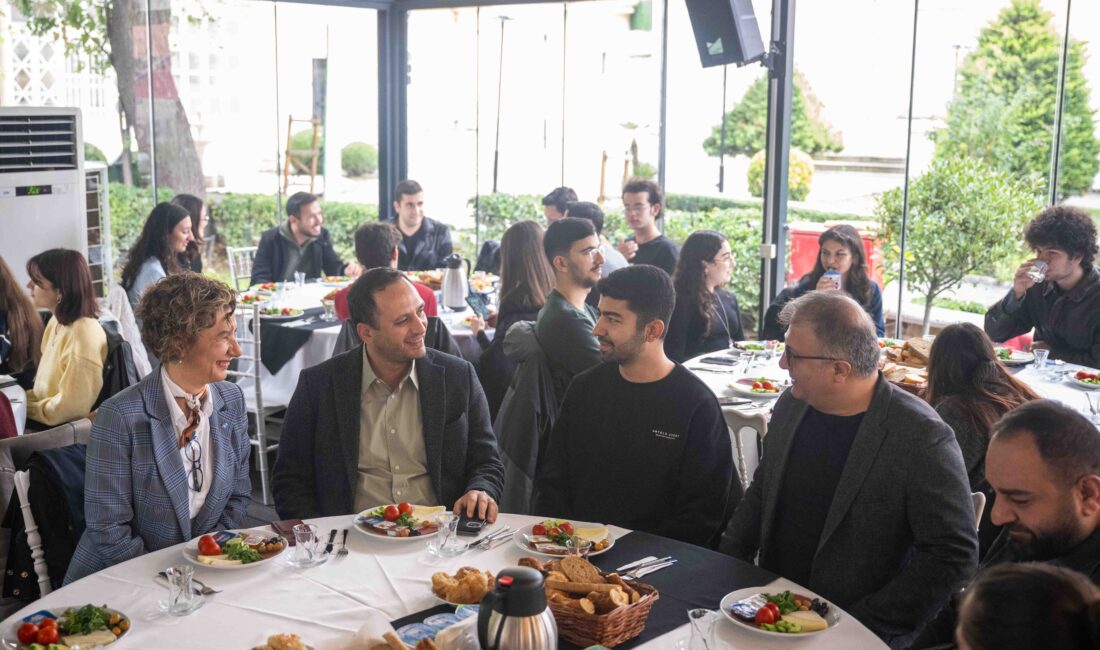 Bornova Belediye Başkanı Ömer Eşki, ÇYDD İzmir Şubesi’ne yeni katılan