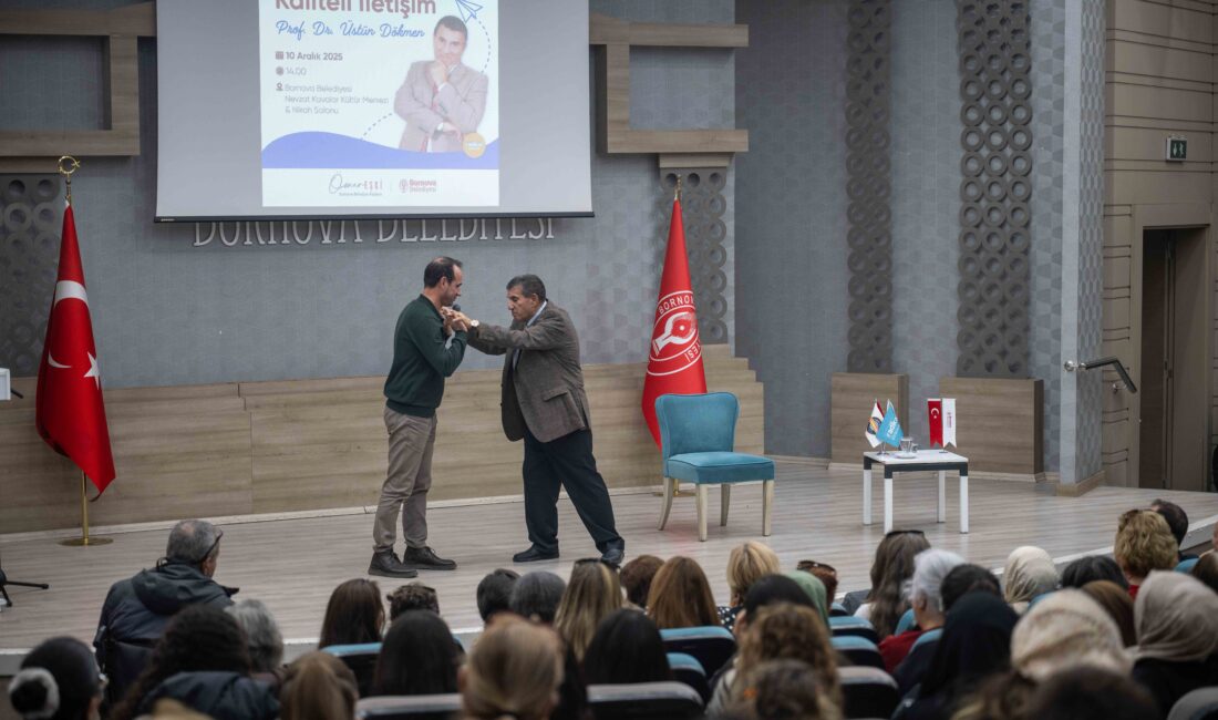 Prof. Dr. Üstün Dökmen, Bornova’daki konferansta aile ve okul yaşamında