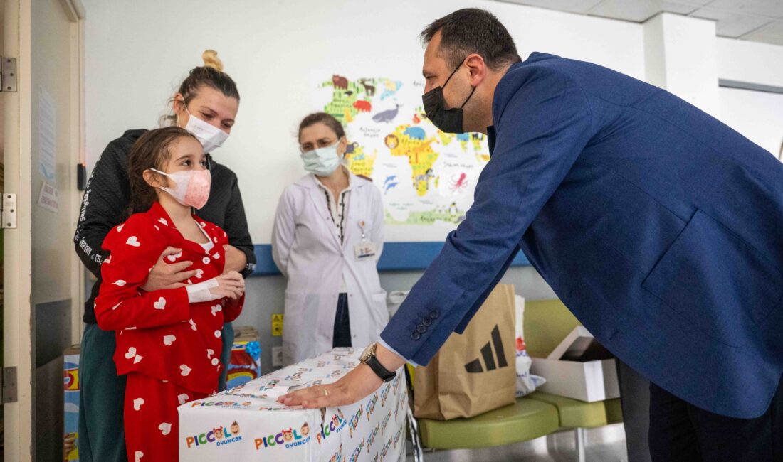Bornova Belediye Başkanı Ömer Eşki, yılbaşı öncesinde Ege Üniversitesi Hematoloji