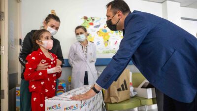 Bornova Belediye Başkanı Ömer Eşki, yılbaşı öncesinde Ege Üniversitesi Hematoloji