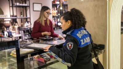 Bornova Belediyesi, yılbaşı öncesinde zabıta ekipleri ve gıda mühendisleriyle ilçe