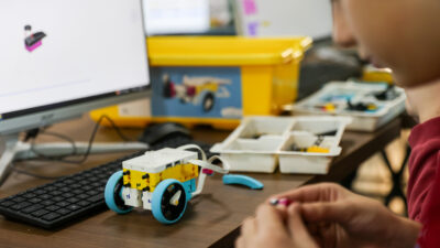 Buca Belediyesi’nin 9–14 yaş arası çocuklara yönelik ücretsiz Robotik Kodlama