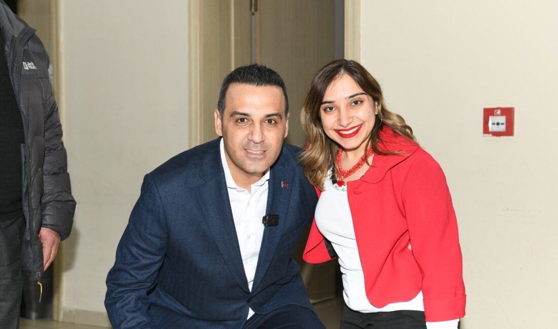 Çiğli Belediye Başkanı Onur Emrah Yıldız, yeni yıl öncesinde hem