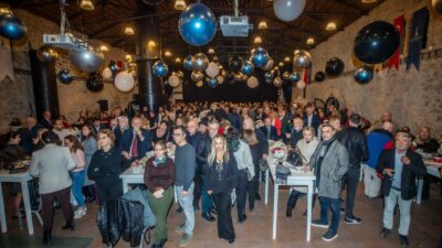 İzmir Gazeteciler Cemiyeti tarafından yeni yılı birlikte karşılamak ve gazetecilerle