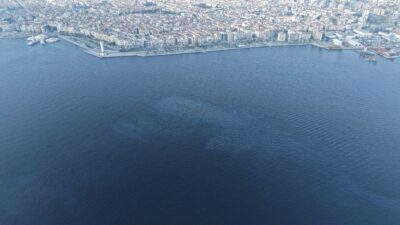 İzmir Körfezi’nde 22 Aralık’ta bir kez daha deniz kirliliği yaşandı.