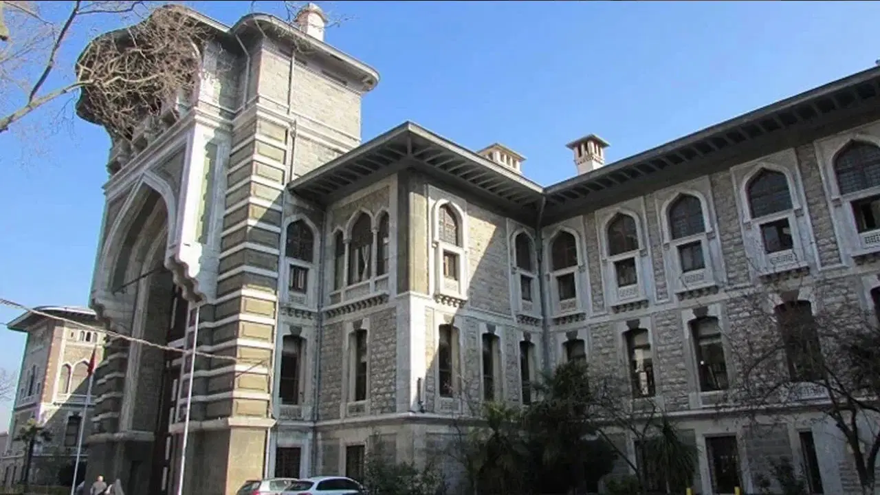 Ülkenin hem en köklü hem de en önemli liselerinden olan