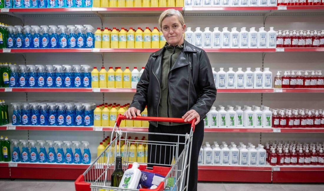 Bornova Belediyesi, Kent Marketlerden yararlanan 3 bin 500 ailenin kartına