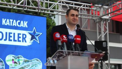 Menderes Belediyesi’nin 5 büyük projesinin toplu açılış töreninde konuşan CHP