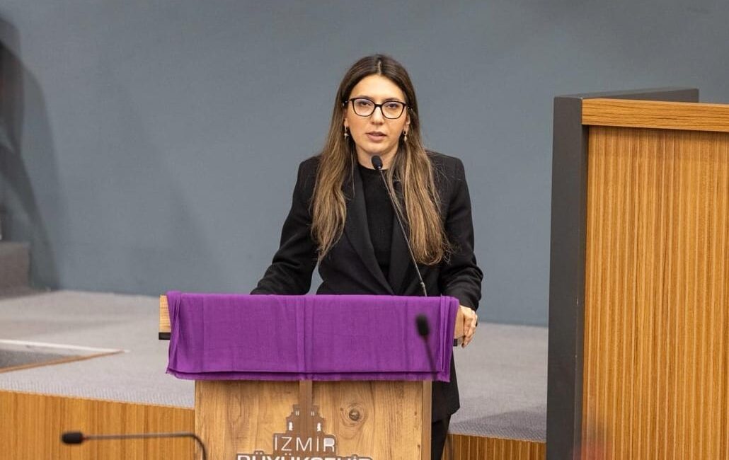 İzmir’de "okullarda su akmıyor" polemiği merkezden yerele sıçradı. AK Parti