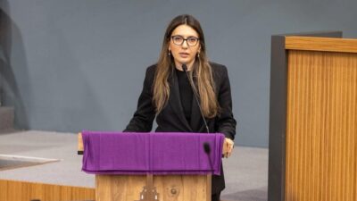 İzmir’de "okullarda su akmıyor" polemiği merkezden yerele sıçradı. AK Parti