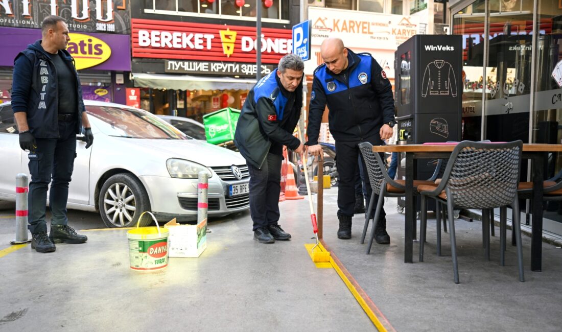 Bornova Belediyesi Zabıta ekipleri, ilçenin en yoğun bölgelerinden olan Küçükpark’ta