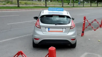 Anayasa Mahkemesi, aday sürücülerin belgesinin iptaline ilişkin kanun maddesini Anayasaya