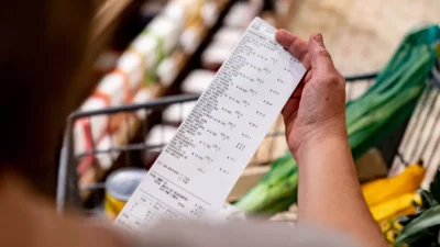 Milyonların beklediği asgari ücret zammı henüz netleşmeden, çarşı pazarda etiketler