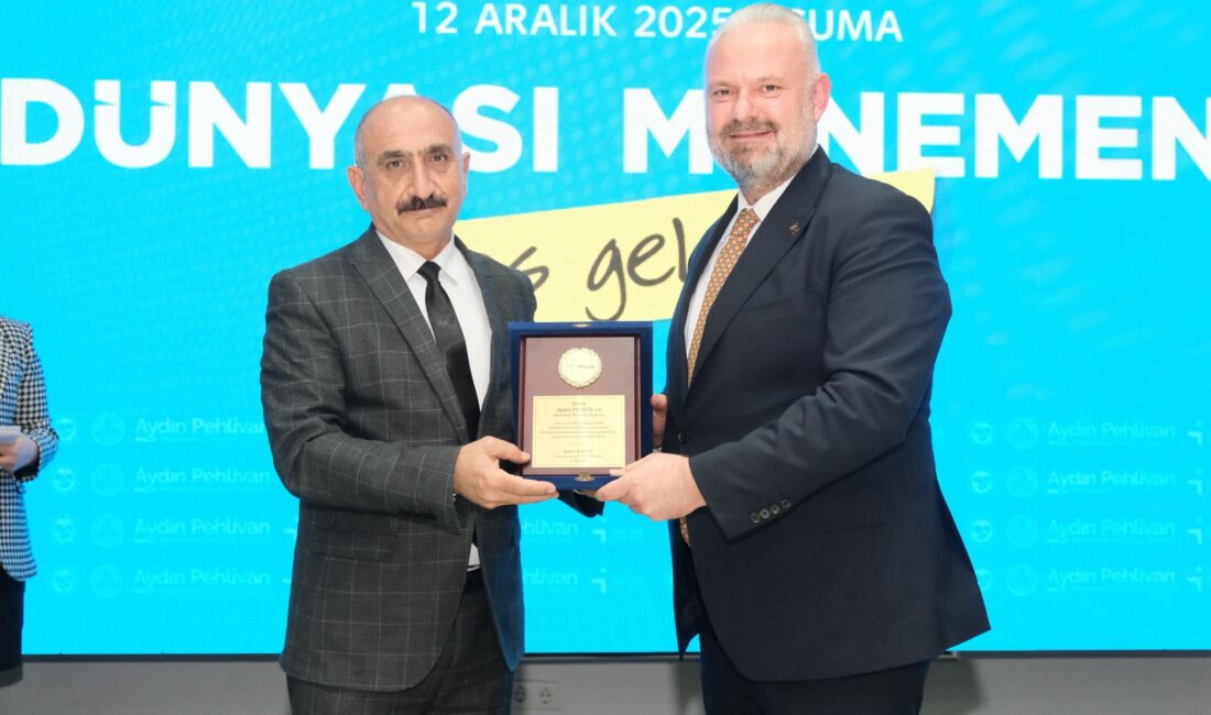 Menemen Belediyesi’nin düzenlediği “İş Dünyası Menemen’de Buluşuyor” etkinliğinde konuşan Başkan