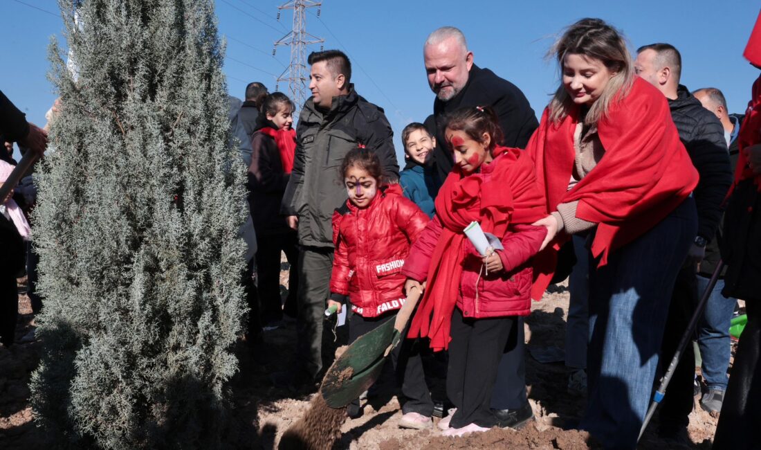 Menemen Belediyesi, “İyi ki Doğdun Bebek” projesi kapsamında Yahşelli’de 5