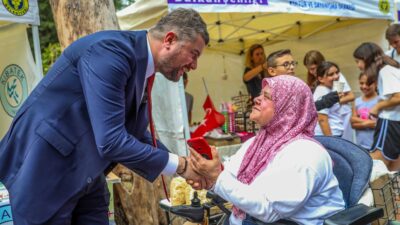 Buca Belediyesi, Dünya Engelliler Günü kapsamında, Göksu +1 Kafe'de özel bir etkinlik