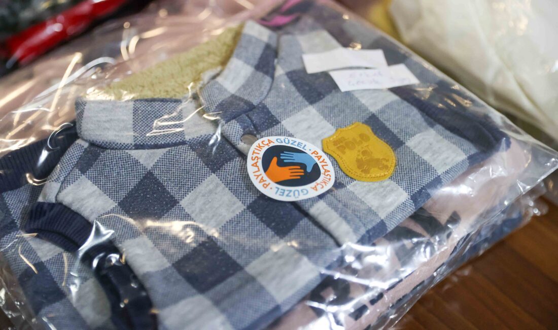 Buca Belediyesi’nin “Paylaştıkça Güzel” projesi kapsamında giysi kumbaralarına yapılan bağışlar