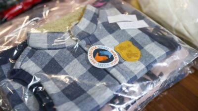 Buca Belediyesi’nin “Paylaştıkça Güzel” projesi kapsamında giysi kumbaralarına yapılan bağışlar