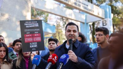 CHP Gençlik Kolları Genel Başkanı Cem Aydın, İzmir’de gerçekleştirdiği basın