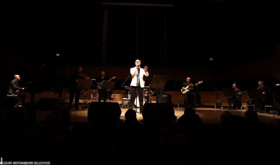 İzmir Devlet Opera ve Balesi solist sanatçısı Teyfik Rodos, Ahmed