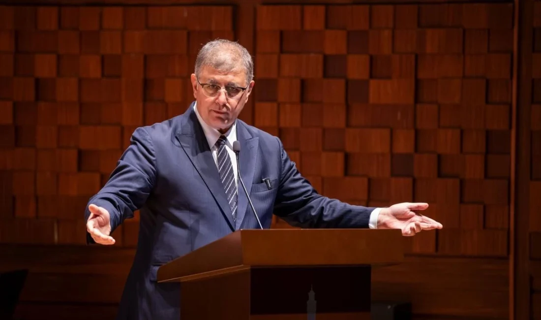 İzmir Büyükşehir Belediye Başkanı Dr. Cemil Tugay, belediyedeki toplu iş