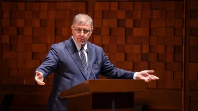 İzmir Büyükşehir Belediye Başkanı Dr. Cemil Tugay, belediyedeki toplu iş