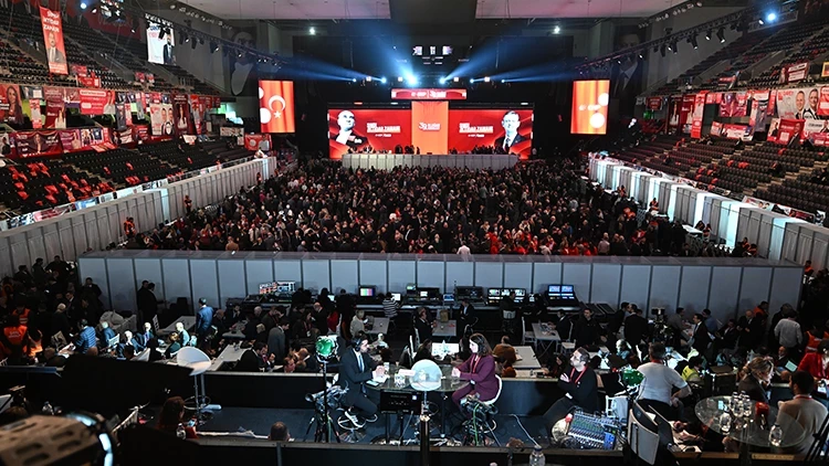 CHP’nin 39. Olağan Kurultayı tamamlandı; Özgür Özel yeniden genel başkan