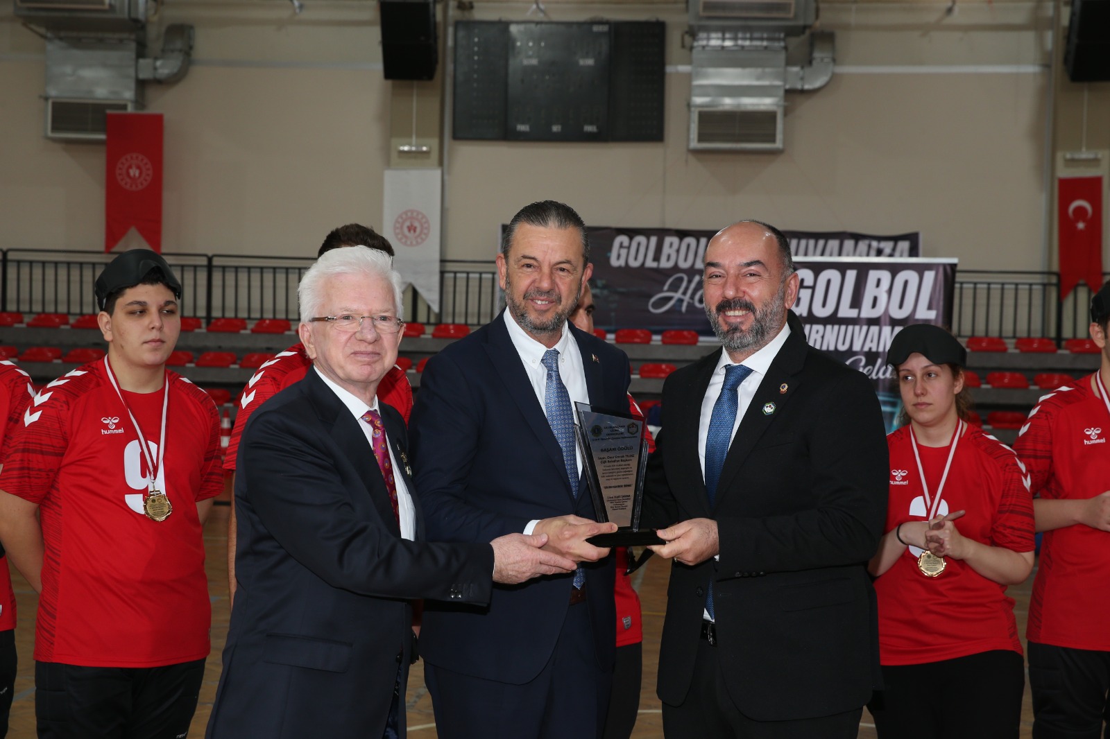 3 Aralık Dünya Engelliler Günü’nde Çiğli'de düzenlenen turnuva, hem dostluk