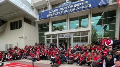 İzmir Büyükşehir Belediyesi’nde DİSK Genel-İş üyesi işçilerin başlattığı iş bırakma