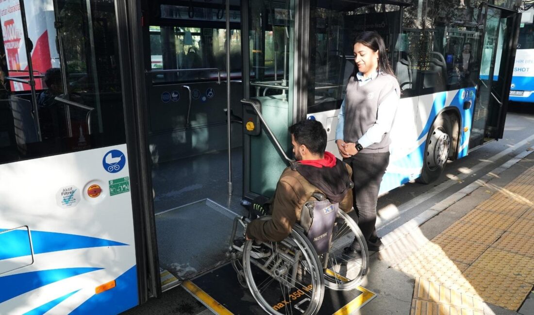 İzmir Büyükşehir Belediyesi, görme engelli yolcuların güvenle kullandığı ödüllü “Duraktayım”