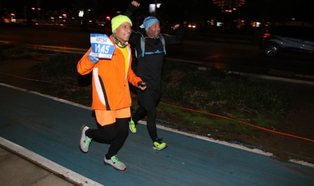 İzmir Büyükşehir Belediyesi’nin düzenlediği “En Uzun Gece Koşusu”, 21 Aralık’ta