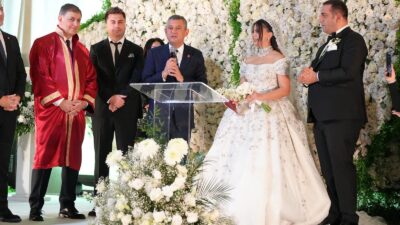 Narlıdere Belediye Başkanı Erman Uzun ile iç mimar Berfin Gümüşboğa,