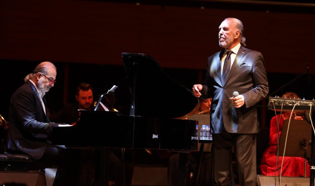 Türkiye'de caz müziğin başarılı isimlerinden Fatih Erkoç, Ahmed Adnan Saygun